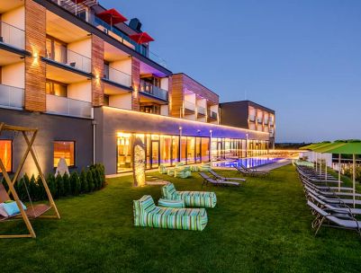 Außen und Wellnessbereich des Wellnesshotels