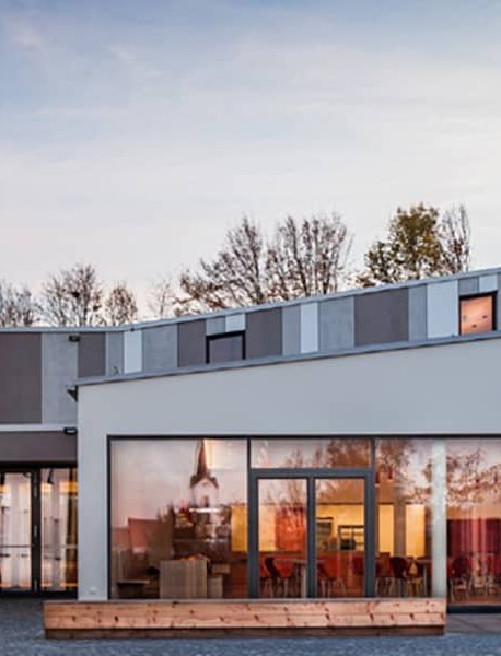 Energieeffizientes Gebäude einer Mittelschule